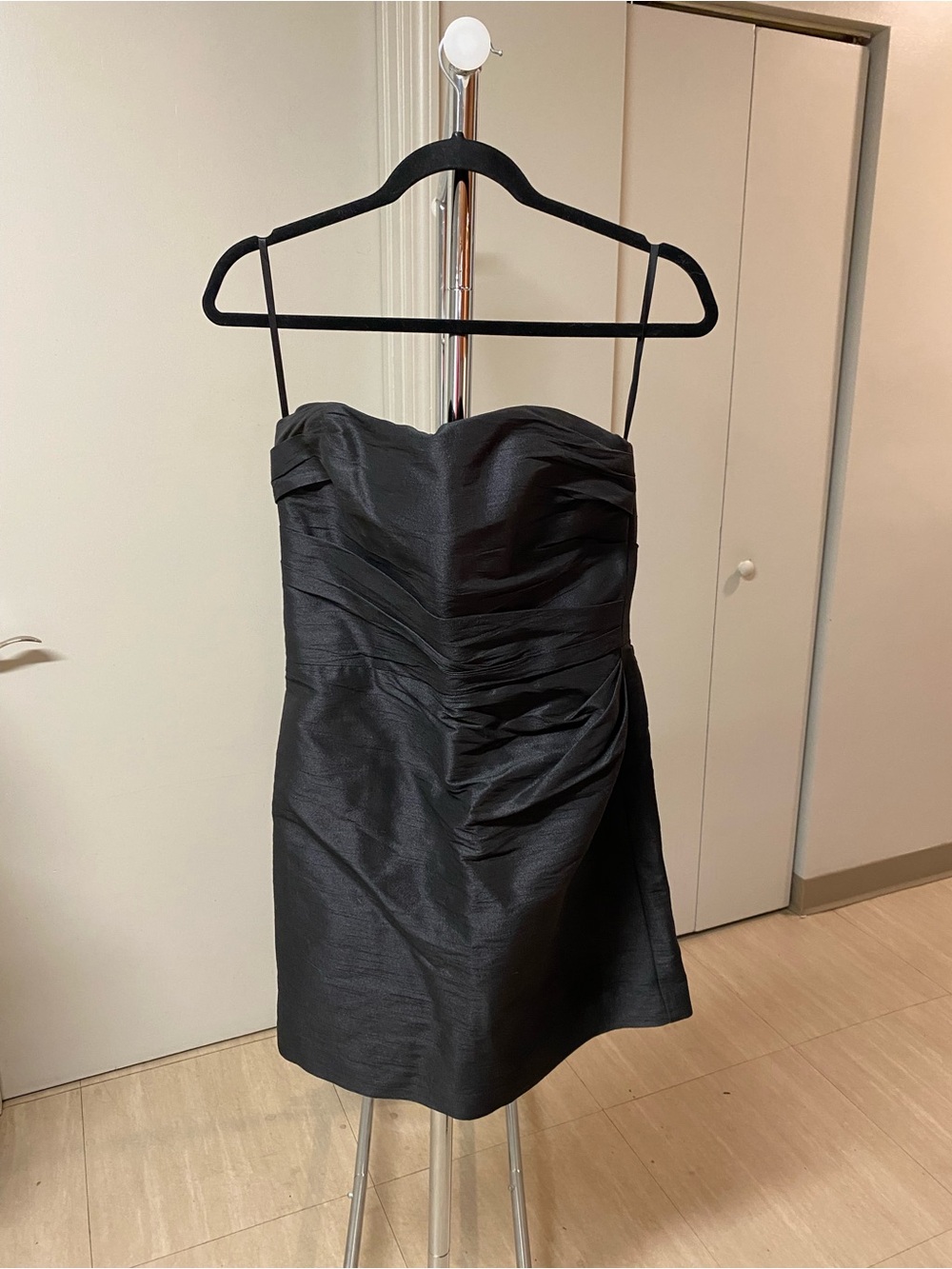 Classic Black Strapless Mini Dress with Subtle Ruching